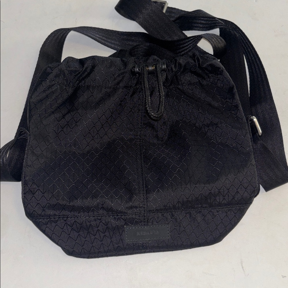 ATHLETA BLACK NYLON BUCKET BAG DRAWSTRING 2 HANDLES ADJUSTABLE CROSSBODY STRAP
